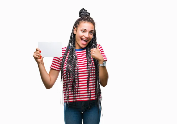 Jovem Afro Americana Segurando Cartão Branco Sobre Fundo Isolado Feliz — Fotografia de Stock