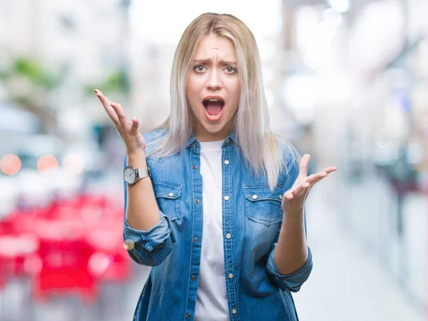 Mujer Rubia Joven Sobre Fondo Aislado Celebrando Loco Sorprendido Por —  Fotos de Stock