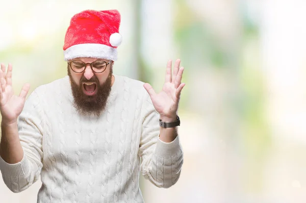 狂牛病と腕との成功のために狂気を祝う孤立の背景の上身に着けているクリスマスの帽子とメガネの若い白人男は発生し 興奮して叫んで目を閉じた 勝者の概念 — ストック写真