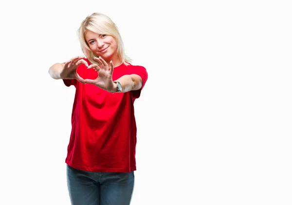 Kalp Simgesi Elleriyle Şekil Gösterilen Aşık Gülümseyen Izole Arka Plan — Stok fotoğraf