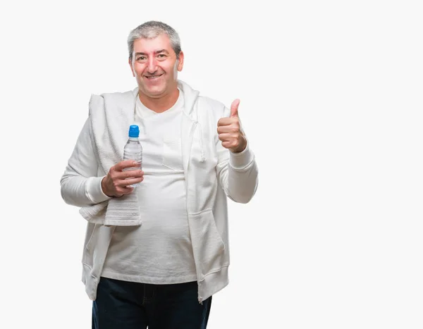 Schöner Älterer Mann Der Handtuch Und Wasserflasche Über Isoliertem Hintergrund — Stockfoto