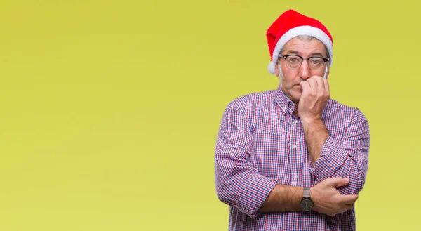 Hombre Mayor Guapo Con Sombrero Navidad Sobre Fondo Aislado Mirando — Foto de Stock