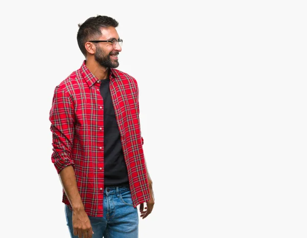 Hispánský Muže Nosit Brýle Izolované Pozadí Pohledu Daleko Stranu Úsměvem — Stock fotografie