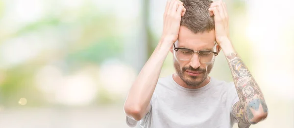 Young Tattooed Adult Man Suffering Headache Desperate Stressed Because Pain — Stock Photo, Image