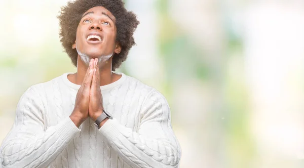 Afro Americký Muž Izolované Pozadí Prosit Modlit Rukama Naděje Výraz — Stock fotografie