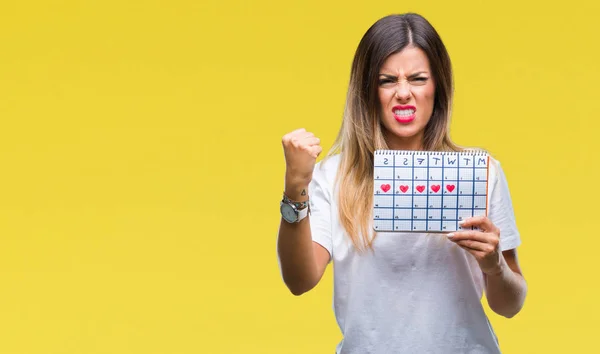 Mooie Jongedame Holding Menstruatie Kalender Geïsoleerde Achtergrond Boos Gefrustreerd Schreeuwen — Stockfoto