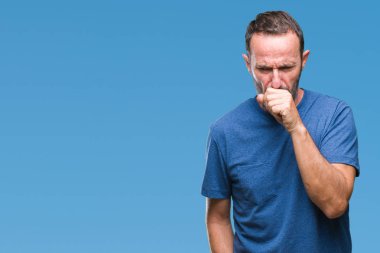 Orta yaş duygu hasta ve soğuk veya bronşit için semptom olarak öksürük izole arka plan üzerinde ağarmış komuta sizde. Sağlık kavramı.