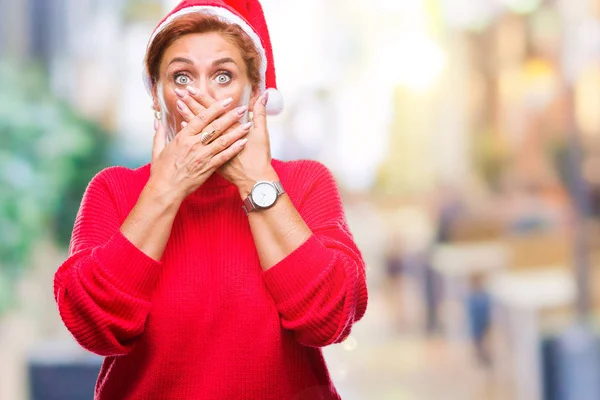 Attractief Senior Kaukasische Roodharige Vrouw Met Kerst Hoed Geïsoleerde Achtergrond — Stockfoto