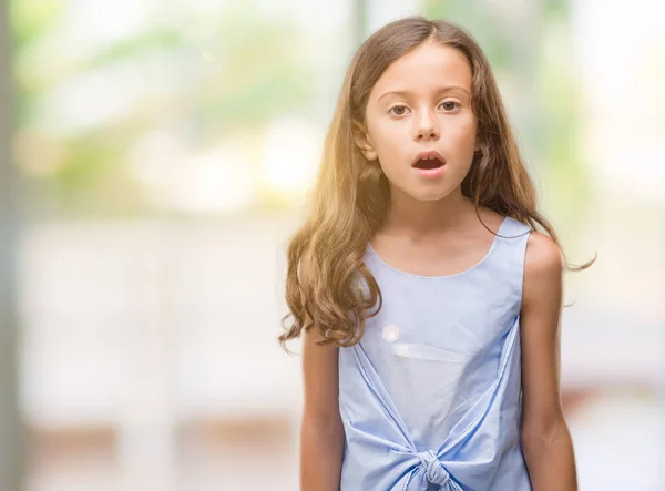 Μελαχρινή Κορίτσι Ισπανόφωνος Φοβάται Και Σοκαρισμένος Έκφραση Έκπληξη Φόβο Και — Φωτογραφία Αρχείου