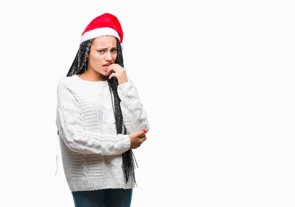 Young Gevlochten Hair Afrikaans Amerikaans Meisje Dragen Kerstmuts Geïsoleerde Achtergrond — Stockfoto