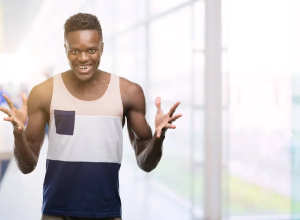 Молодий Афроамериканець Людиною Дуже Щасливий Схвильований Переможець Вираз Святкування Перемоги — стокове фото