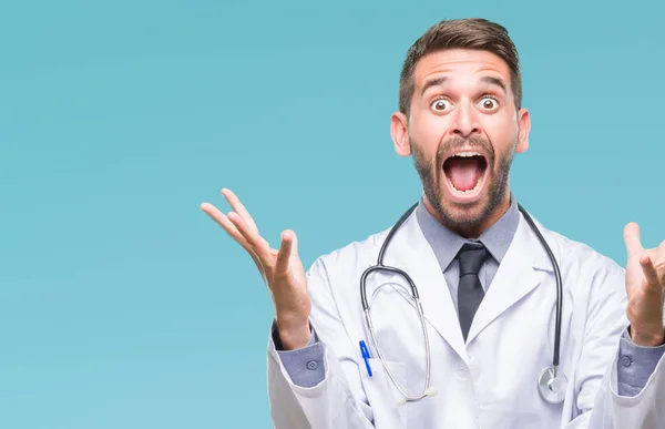 Joven Médico Guapo Sobre Fondo Aislado Celebrando Loco Sorprendido Por — Foto de Stock