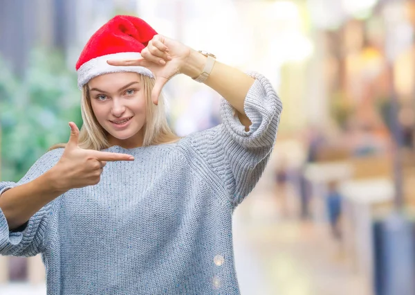 Mulher Caucasiana Jovem Vestindo Chapéu Natal Sobre Fundo Isolado Sorrindo — Fotografia de Stock