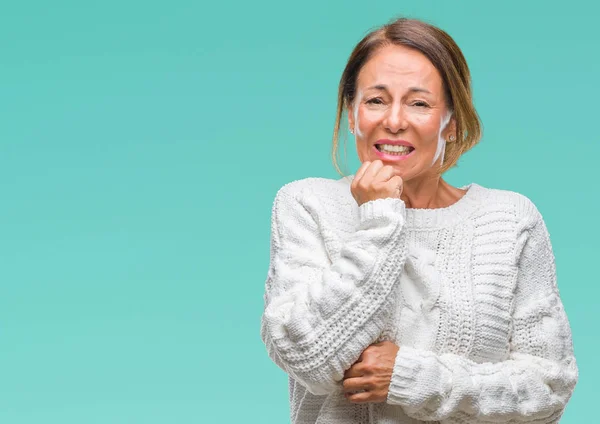 Ältere Hispanische Frau Mittleren Alters Die Einen Winterpullover Über Isoliertem — Stockfoto