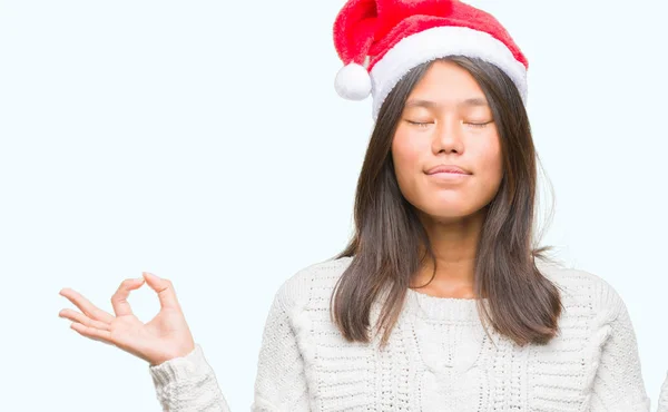 Jeune Femme Asiatique Portant Chapeau Noël Sur Fond Isolé Détendre — Photo