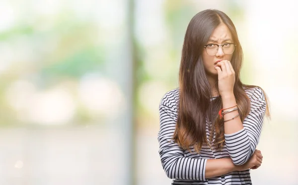 Giovane Donna Asiatica Indossa Occhiali Sfondo Isolato Cercando Stressato Nervoso — Foto Stock