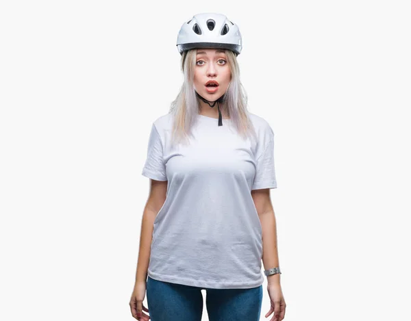 Mujer Rubia Joven Con Casco Seguridad Ciclista Sobre Fondo Aislado — Foto de Stock