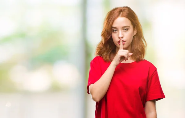 Mooie Jongedame Geïsoleerde Achtergrond Vragen Stil Met Vinger Lippen Zijn — Stockfoto