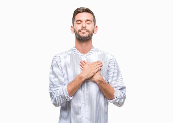 Homem Bonito Jovem Sobre Fundo Isolado Sorrindo Com Mãos Peito — Fotografia de Stock