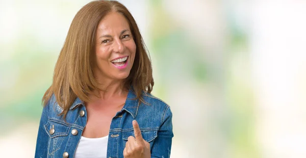 Schöne Frau Mittleren Alters Trägt Lässige Jeansjacke Über Isoliertem Hintergrund — Stockfoto