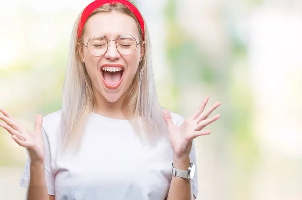 Mladá Blond Žena Nosí Brýle Nad Izolované Pozadí Slaví Crazy — Stock fotografie