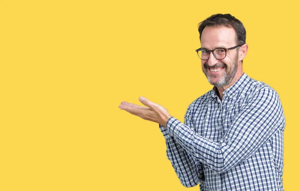 Guapo Mediana Edad Elegante Hombre Mayor Con Gafas Sobre Fondo —  Fotos de Stock