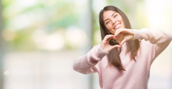 Joven Mujer Hispana Hermosa Usando Suéter Sonriendo Amor Mostrando Símbolo —  Fotos de Stock