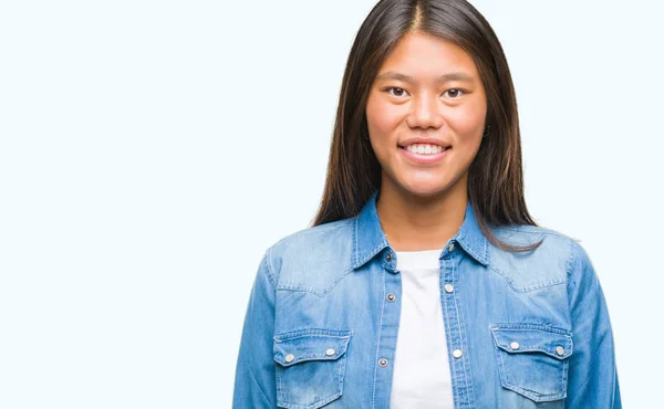 Jonge Aziatische Vrouw Geïsoleerde Achtergrond Met Een Gelukkig Cool Glimlach — Stockfoto