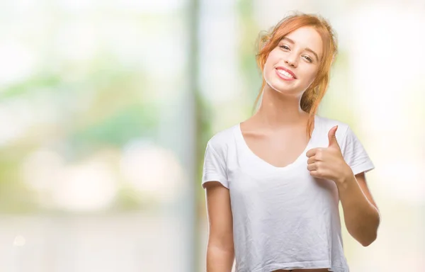 Mooie Jongedame Geïsoleerde Achtergrond Gelukkig Duimschroef Opwaarts Gebaar Met Hand — Stockfoto