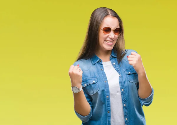 Joven Hermosa Mujer Caucásica Con Gafas Sol Sobre Fondo Aislado —  Fotos de Stock