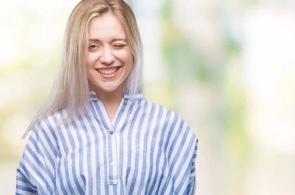 Jonge Blonde Vrouw Geïsoleerde Achtergrond Winking Kijken Naar Camera Met — Stockfoto