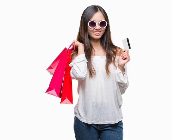 Joven Mujer Asiática Sosteniendo Bolsas Compras Las Ventas Sobre Fondo — Foto de Stock