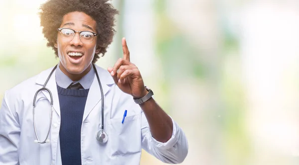 Afro Amerikai Orvos Ember Mutatva Ujját Sikeres Ötlet Elszigetelt Háttérhez — Stock Fotó