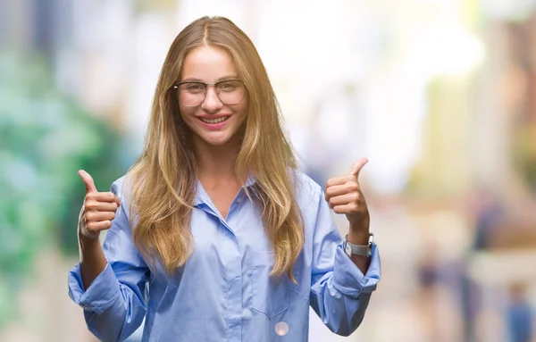 Joven Mujer Negocios Rubia Hermosa Con Gafas Sobre Signo Éxito —  Fotos de Stock