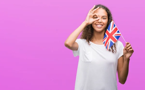 Mladá Žena Hispánský Drží Vlajku Spojeného Království Šťastný Obličej Úsměvem — Stock fotografie