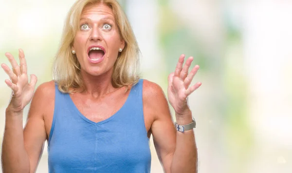 Blonde Vrouw Van Middelbare Leeftijd Geïsoleerde Achtergrond Gekke Gekke Schreeuwen — Stockfoto