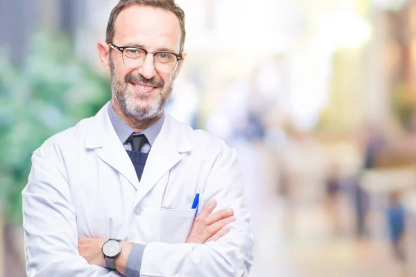 Hombre Profesional Alzado Mediana Edad Con Abrigo Blanco Sobre Fondo — Foto de Stock