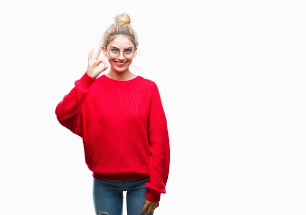 Joven Hermosa Mujer Rubia Con Suéter Rojo Gafas Sobre Fondo —  Fotos de Stock