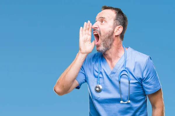 Edad Media Hoary Médico Senior Hombre Con Uniforme Médico Sobre — Foto de Stock