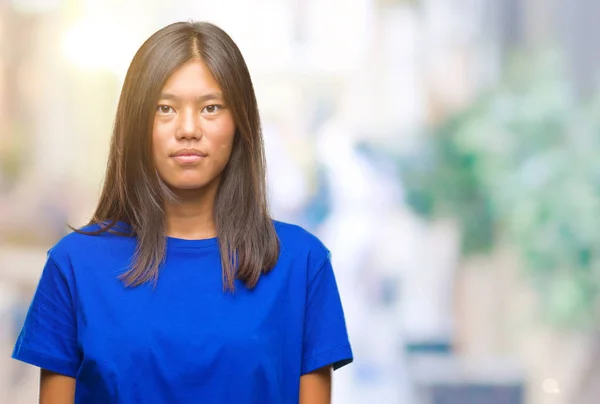 Junge Asiatische Frau Mit Isoliertem Hintergrund Und Ernstem Gesichtsausdruck Einfacher — Stockfoto