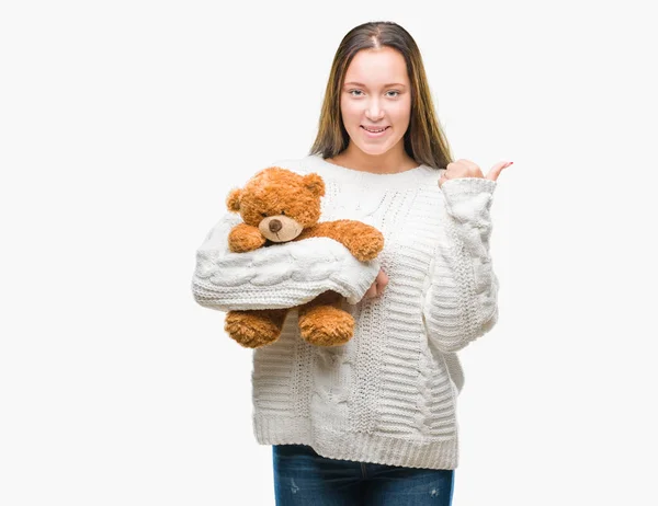 Joven Mujer Caucásica Sosteniendo Osito Peluche Sobre Fondo Aislado Apuntando —  Fotos de Stock