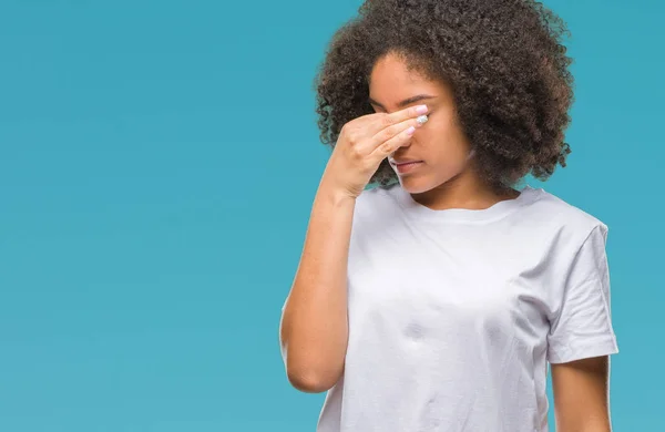 Młody Afro American Kobieta Białym Tle Zmęczony Pocieranie Nosa Oczu — Zdjęcie stockowe