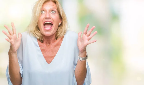 Blonde Geschäftsfrau Mittleren Alters Mit Isoliertem Hintergrund Verrückt Und Verrückt — Stockfoto