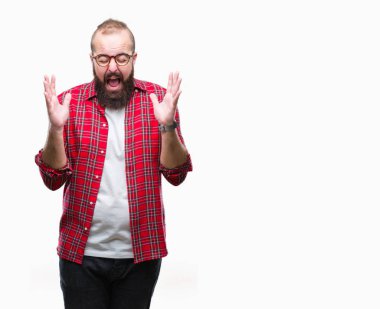 Kızgın ve silah ile başarı için deli izole arka plan kutluyor üzerinde gözlük takan Genç beyaz hipster adam kaldırdı ve heyecanlı çığlık gözler kapalı. Kazanan kavramı