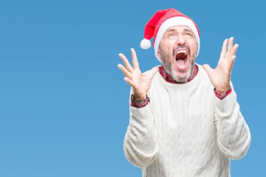 Orta yaş ağarmış komuta sizde Noel şapka üzerinde arka plan deli izole ve deli bağırarak ve agresif ifade ve silah kaldırdı bağırıyor. Hayal kırıklığı kavramı.