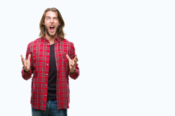 Junger Gutaussehender Mann Mit Langen Haaren Über Isoliertem Hintergrund Verrückt — Stockfoto