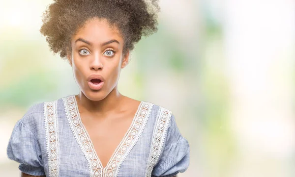 Jonge Afro Amerikaanse Vrouw Geïsoleerde Achtergrond Bang Geschokt Met Verrassing — Stockfoto