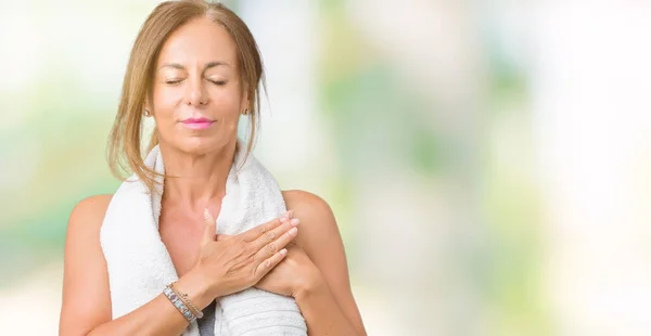 Hermosa Mujer Mediana Edad Con Ropa Deportiva Una Toalla Sobre — Foto de Stock