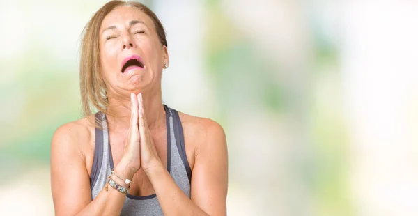 Hermosa Mujer Mediana Edad Vistiendo Ropa Deportiva Sobre Fondo Aislado —  Fotos de Stock