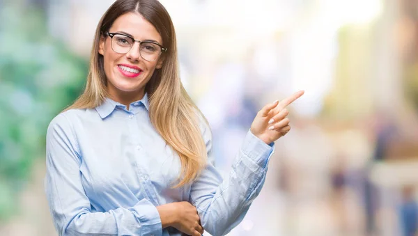 Jeune Belle Femme Affaires Portant Des Lunettes Sur Fond Isolé — Photo